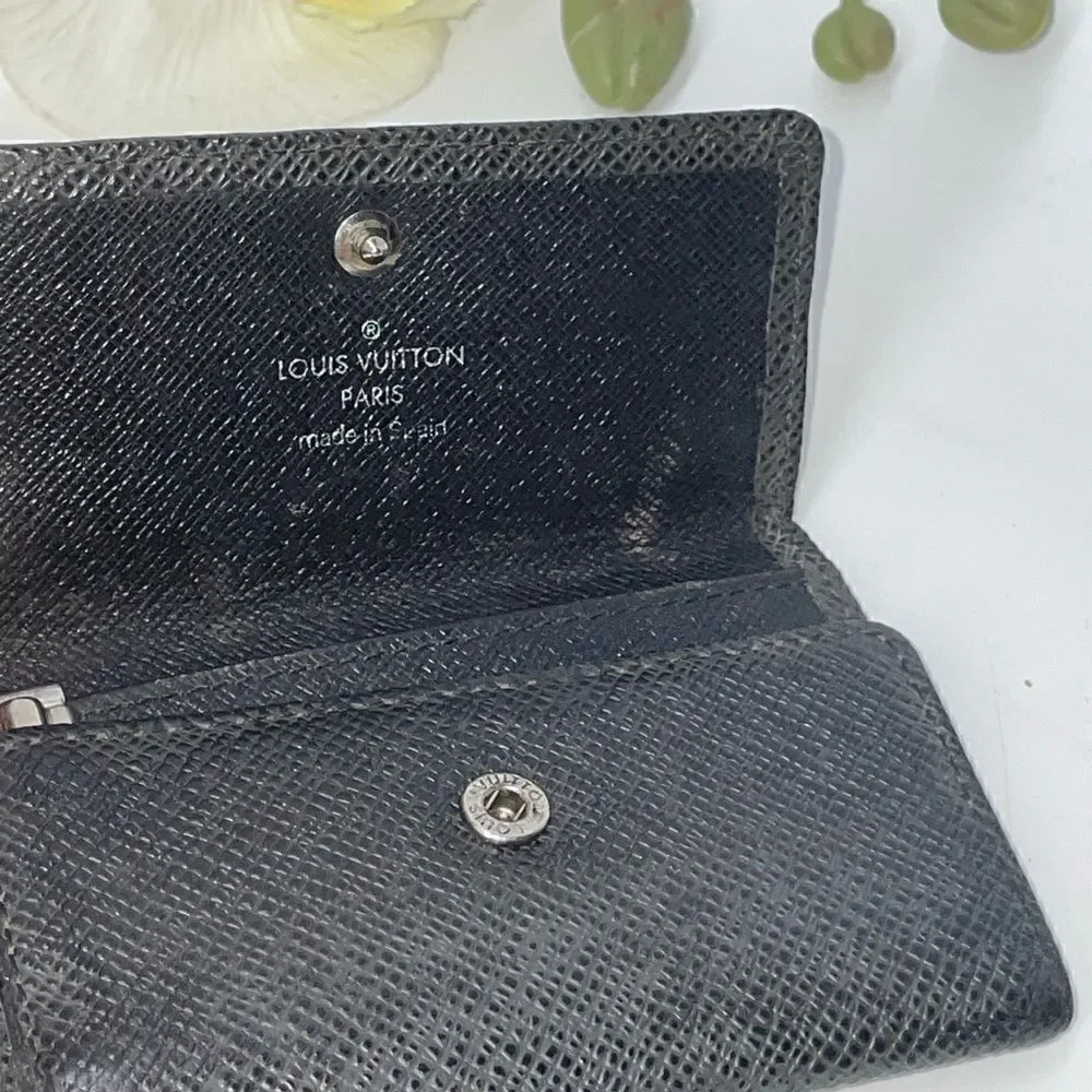 AUTHENTIC Louis Vuitton Black Taiga 6 Key Wallet